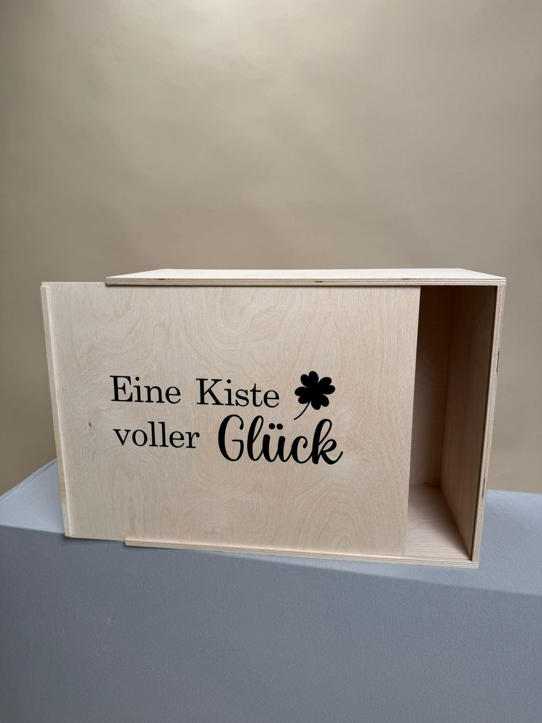 .....EINE KISTE VOLLER GLÜCK 🍀